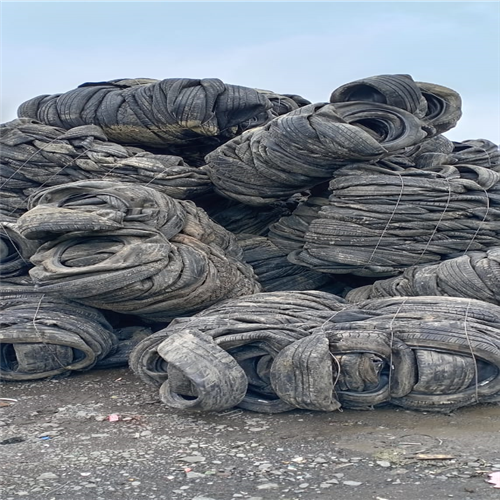 Offering 200 Tons of Truck Tyre Scrap and Mixed Four-Wheeler Scrap to Mumbai